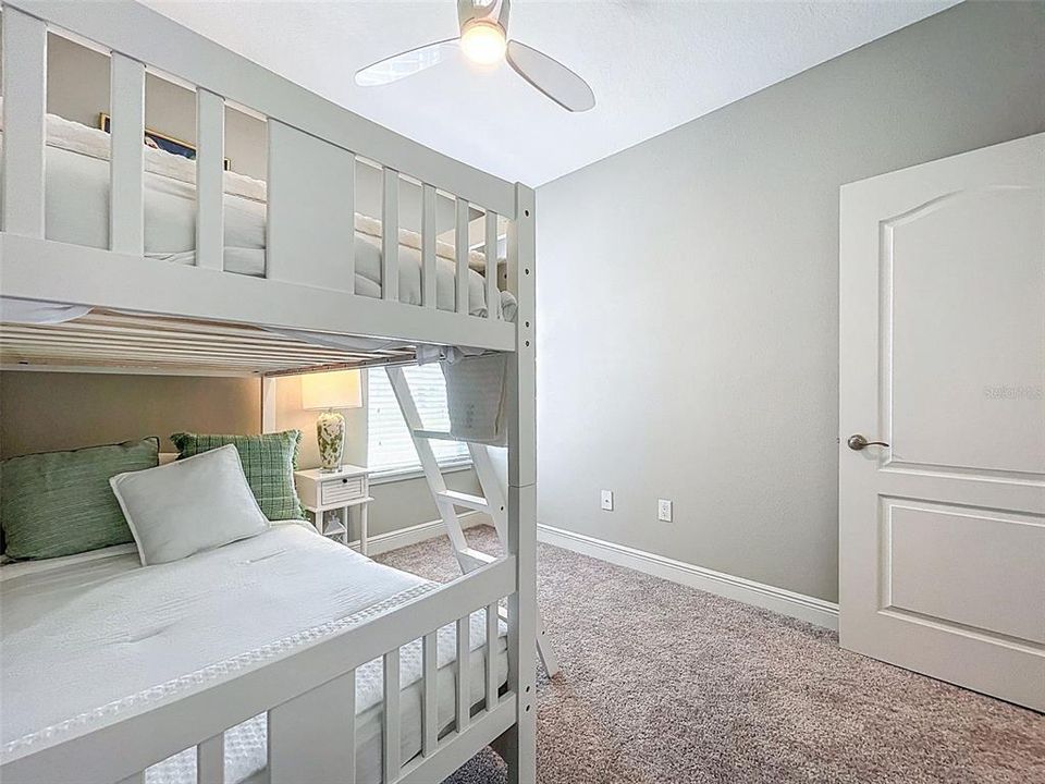 合同活跃: $1,049,950 (3 贝兹, 2 浴室, 1874 平方英尺)