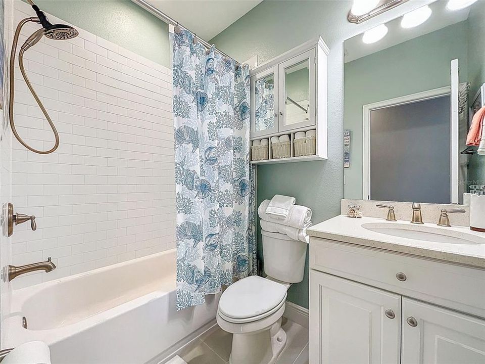 合同活跃: $1,049,950 (3 贝兹, 2 浴室, 1874 平方英尺)