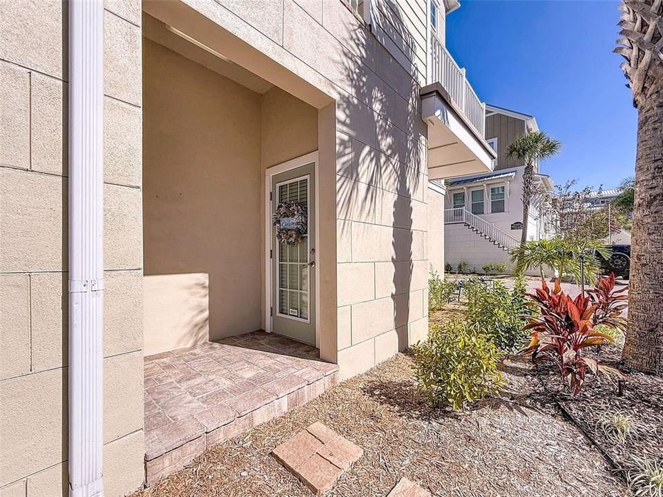 合同活跃: $1,049,950 (3 贝兹, 2 浴室, 1874 平方英尺)