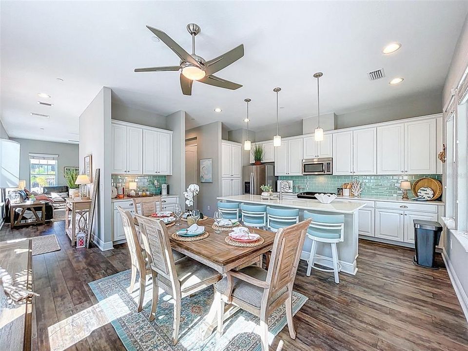 合同活跃: $1,049,950 (3 贝兹, 2 浴室, 1874 平方英尺)