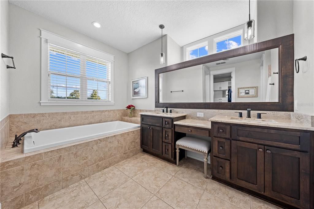 На продажу: $1,325,000 (4 спален, 3 ванн, 3285 Квадратных фут)