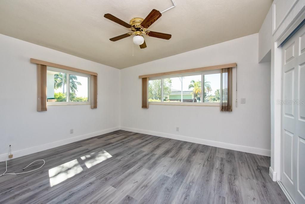 Active With Contract: $500,000 (4 beds, 3 baths, 1892 Square Feet)