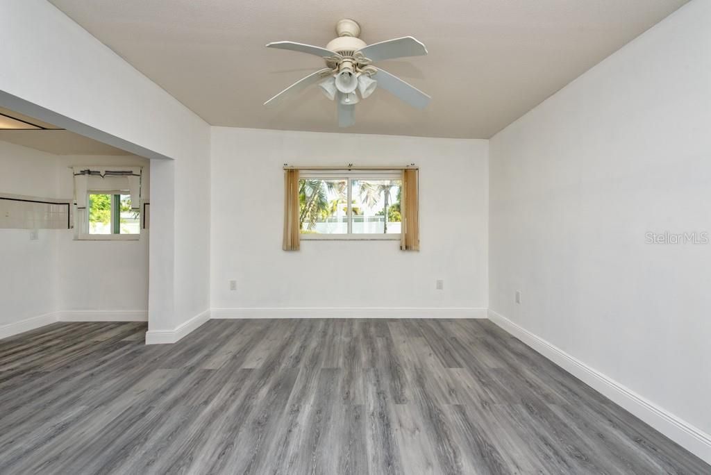 Active With Contract: $500,000 (4 beds, 3 baths, 1892 Square Feet)