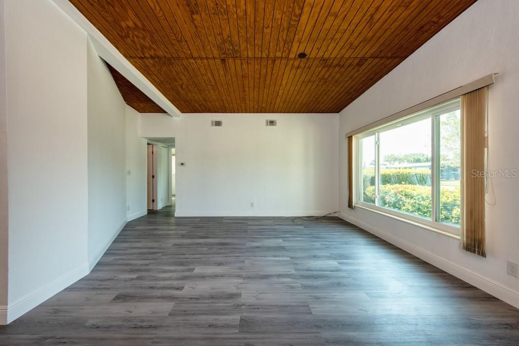 Active With Contract: $500,000 (4 beds, 3 baths, 1892 Square Feet)