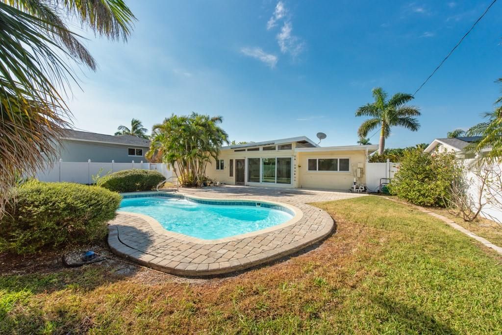 Active With Contract: $500,000 (4 beds, 3 baths, 1892 Square Feet)