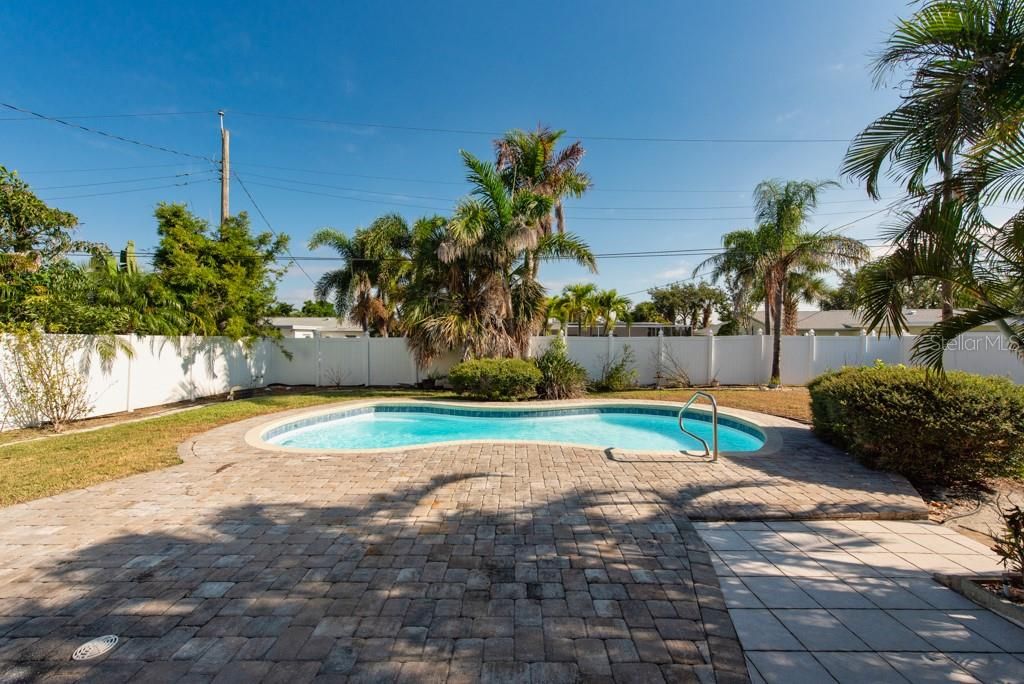 Active With Contract: $500,000 (4 beds, 3 baths, 1892 Square Feet)