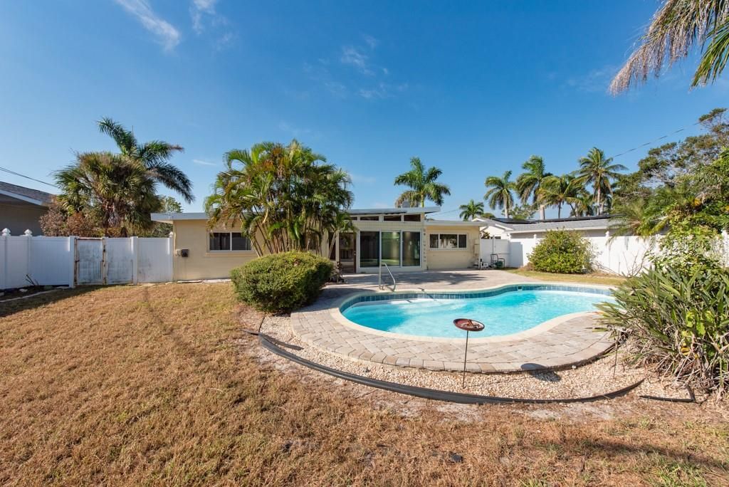 Active With Contract: $500,000 (4 beds, 3 baths, 1892 Square Feet)