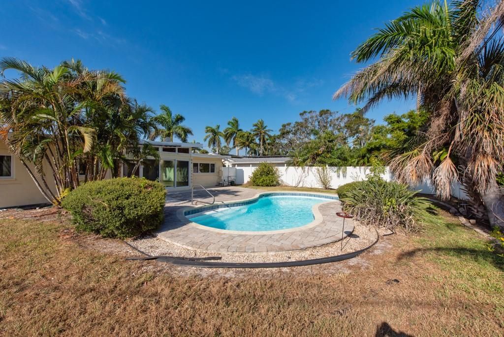 Active With Contract: $500,000 (4 beds, 3 baths, 1892 Square Feet)