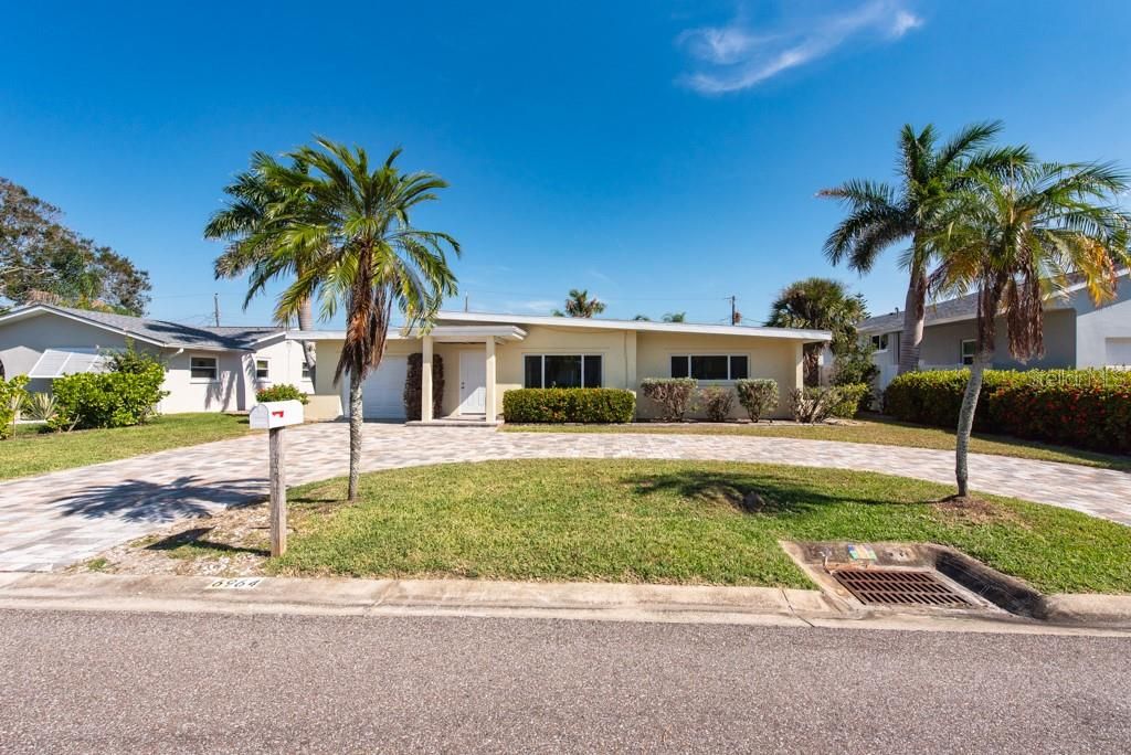 Active With Contract: $500,000 (4 beds, 3 baths, 1892 Square Feet)