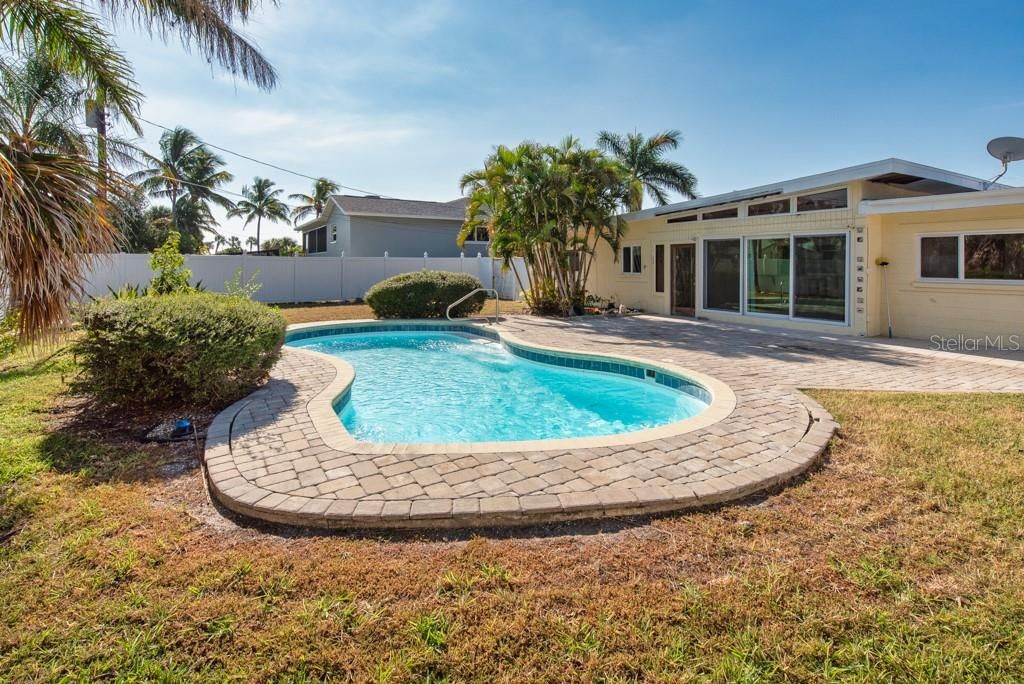 Active With Contract: $500,000 (4 beds, 3 baths, 1892 Square Feet)