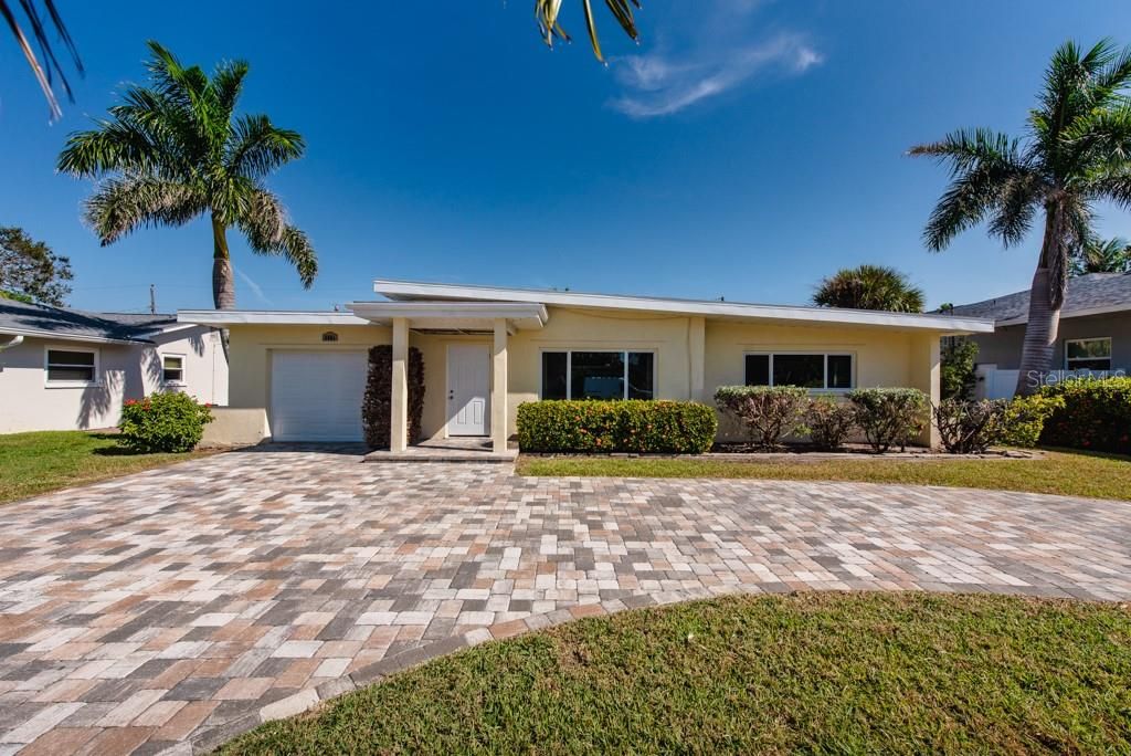 Active With Contract: $500,000 (4 beds, 3 baths, 1892 Square Feet)