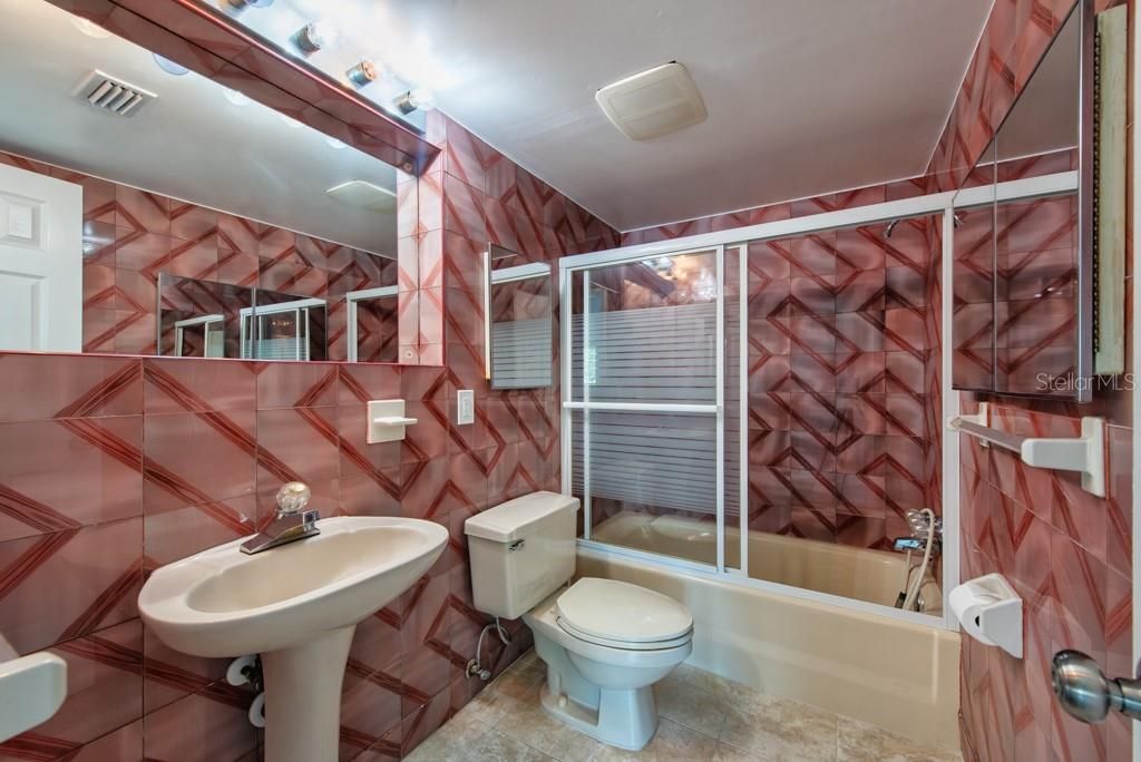 Active With Contract: $500,000 (4 beds, 3 baths, 1892 Square Feet)