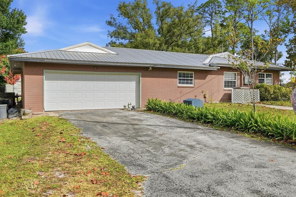 For Sale: $419,000 (5 beds, 2 baths, 2148 Square Feet)