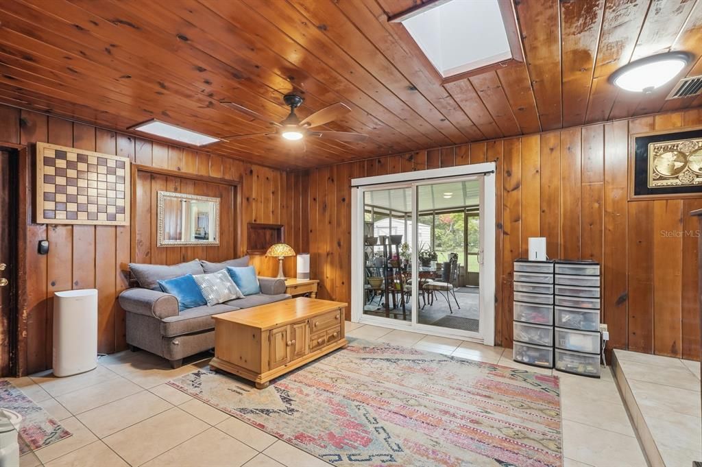 For Sale: $419,000 (5 beds, 2 baths, 2148 Square Feet)