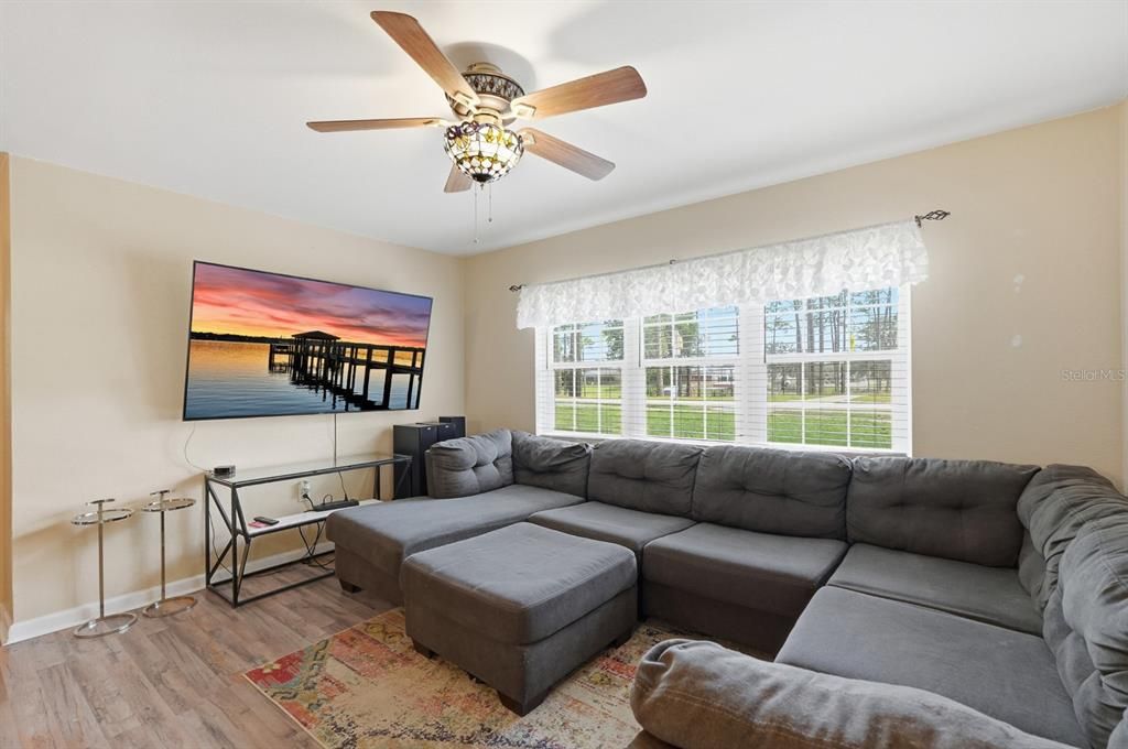 For Sale: $419,000 (5 beds, 2 baths, 2148 Square Feet)