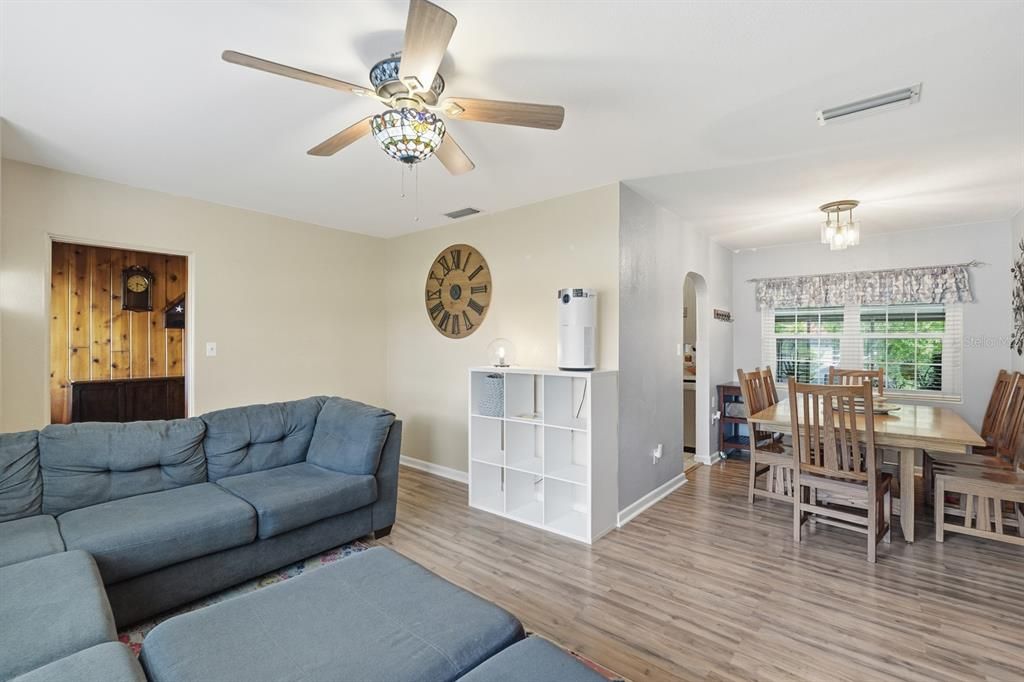 For Sale: $419,000 (5 beds, 2 baths, 2148 Square Feet)