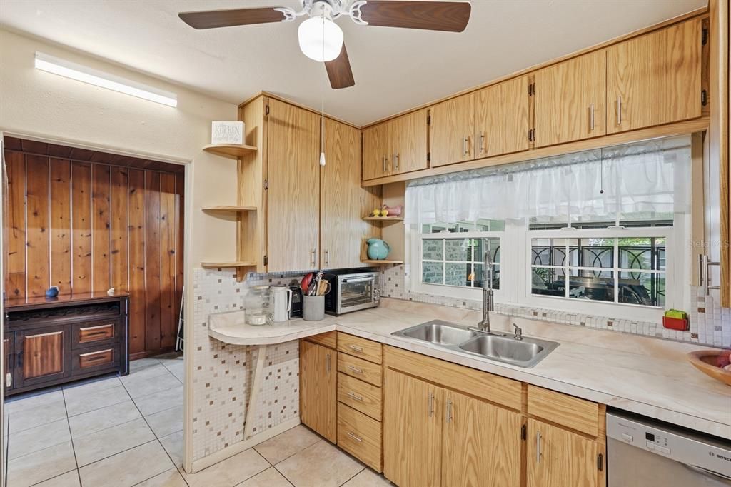 For Sale: $419,000 (5 beds, 2 baths, 2148 Square Feet)