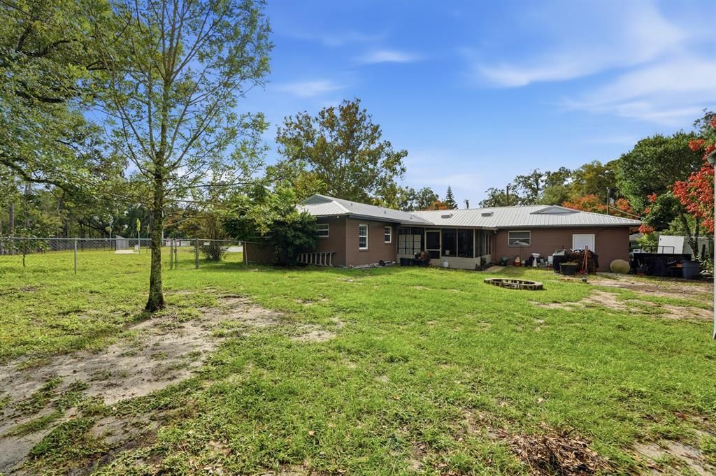 For Sale: $419,000 (5 beds, 2 baths, 2148 Square Feet)