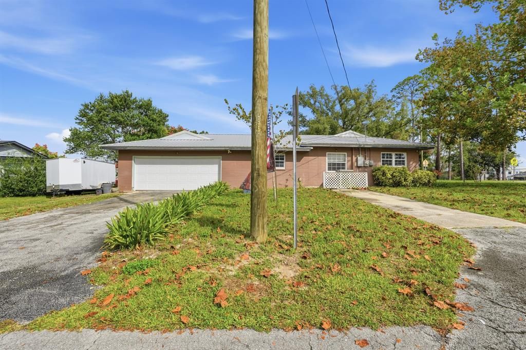 For Sale: $419,000 (5 beds, 2 baths, 2148 Square Feet)