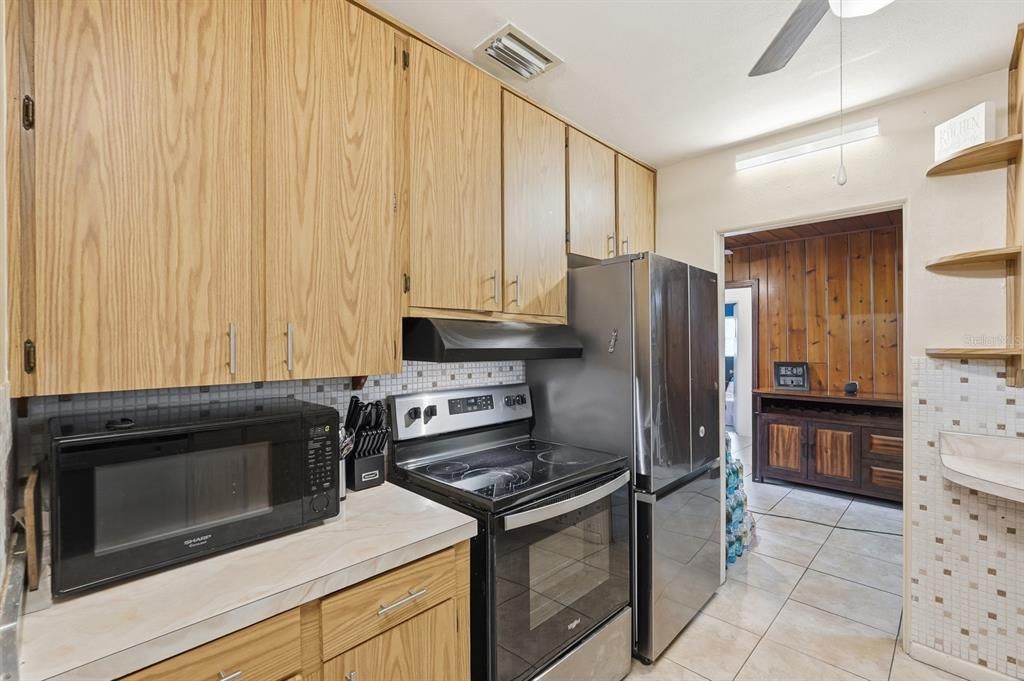 For Sale: $419,000 (5 beds, 2 baths, 2148 Square Feet)