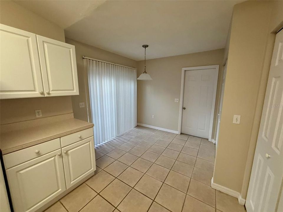 For Sale: $295,450 (2 beds, 2 baths, 1224 Square Feet)
