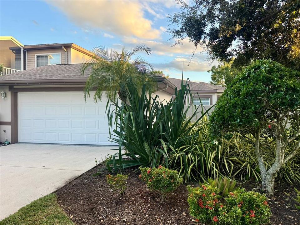 For Sale: $295,450 (2 beds, 2 baths, 1224 Square Feet)