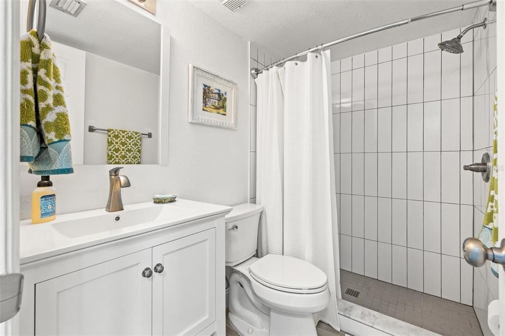 Active With Contract: $439,000 (2 beds, 2 baths, 890 Square Feet)