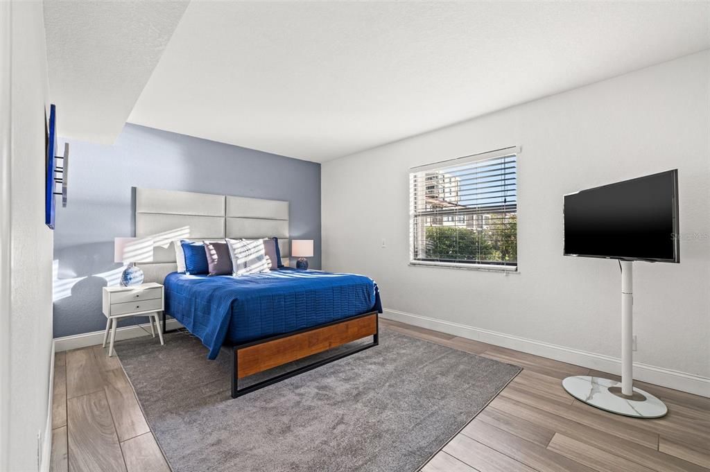 Active With Contract: $439,000 (2 beds, 2 baths, 890 Square Feet)