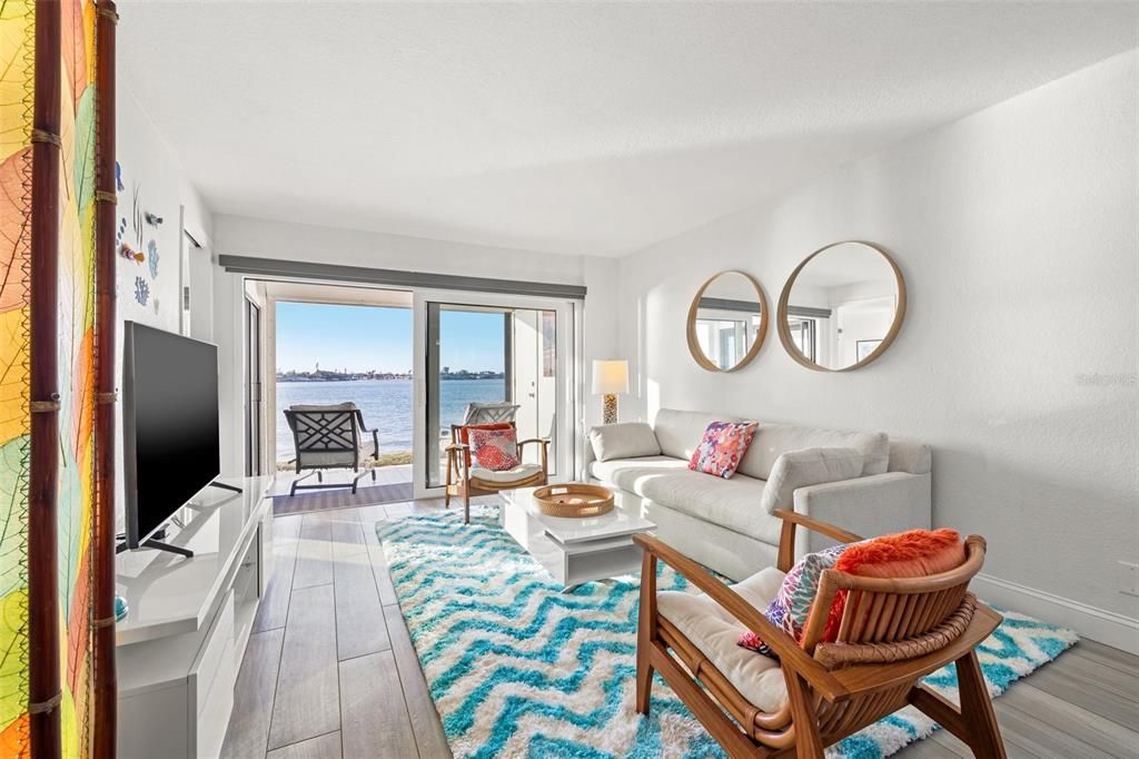 Active With Contract: $439,000 (2 beds, 2 baths, 890 Square Feet)