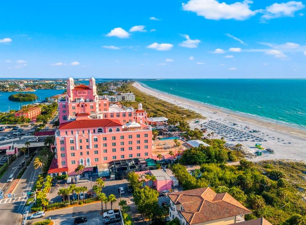 Active With Contract: $439,000 (2 beds, 2 baths, 890 Square Feet)