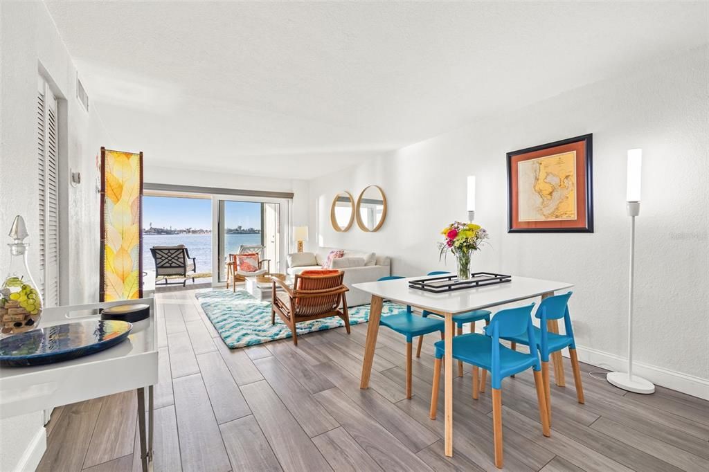 Active With Contract: $439,000 (2 beds, 2 baths, 890 Square Feet)