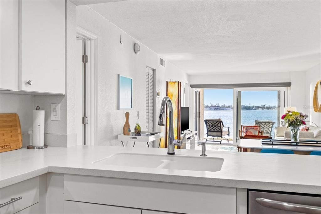 Active With Contract: $439,000 (2 beds, 2 baths, 890 Square Feet)