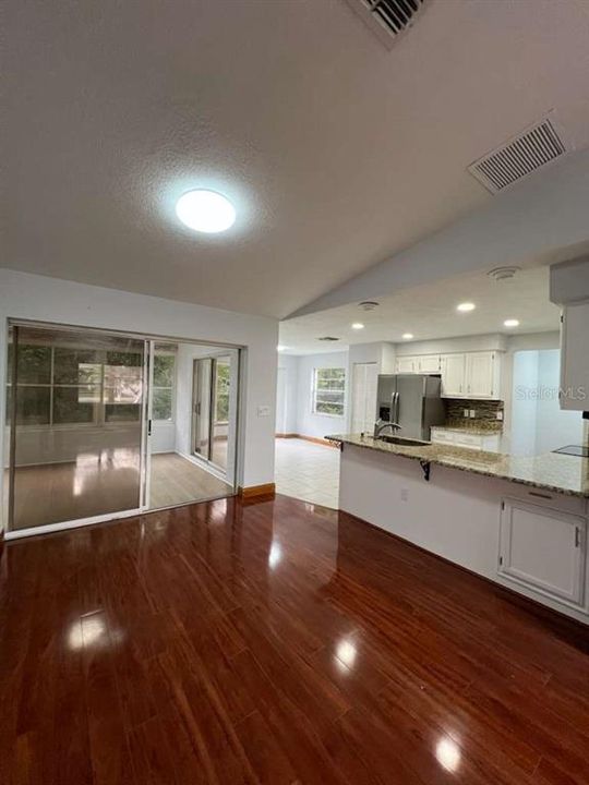 For Rent: $1,750 (3 beds, 2 baths, 1575 Square Feet)