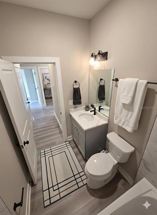 待售: $510,000 (6 贝兹, 0 浴室, 2400 平方英尺)