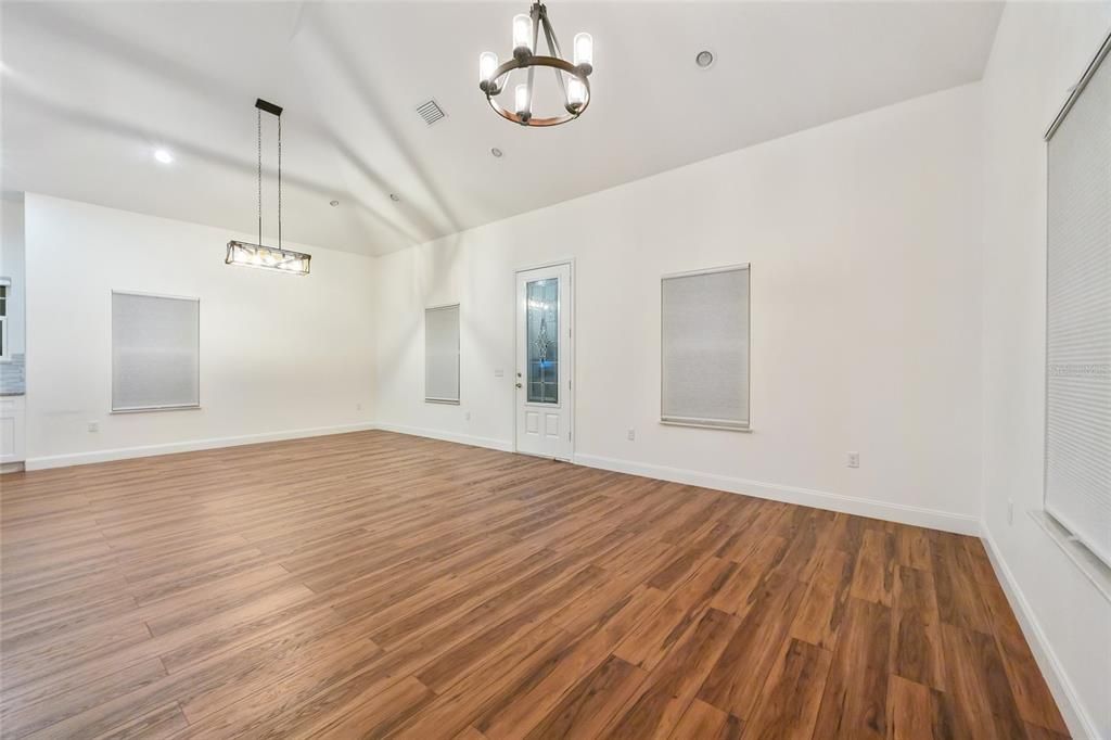 For Rent: $2,800 (3 beds, 2 baths, 1592 Square Feet)