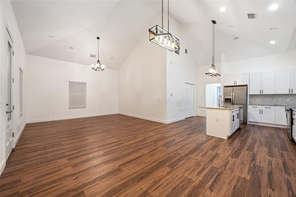 For Rent: $2,800 (3 beds, 2 baths, 1592 Square Feet)