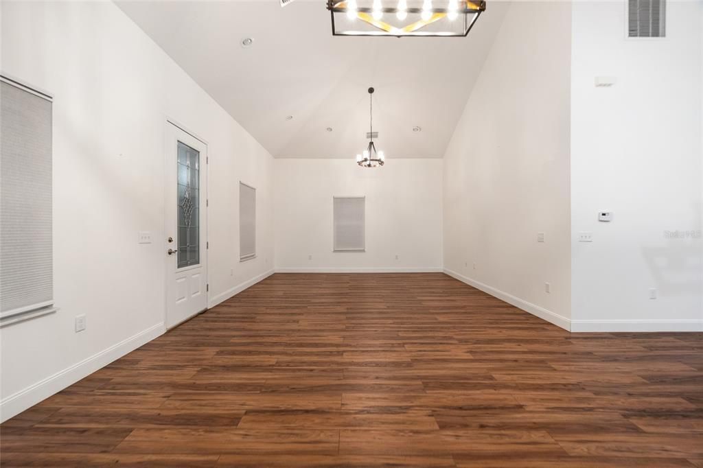 For Rent: $2,800 (3 beds, 2 baths, 1592 Square Feet)