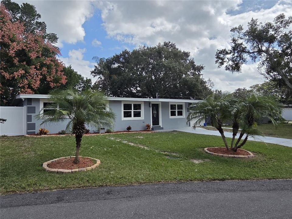 For Sale: $309,990 (4 beds, 2 baths, 1200 Square Feet)