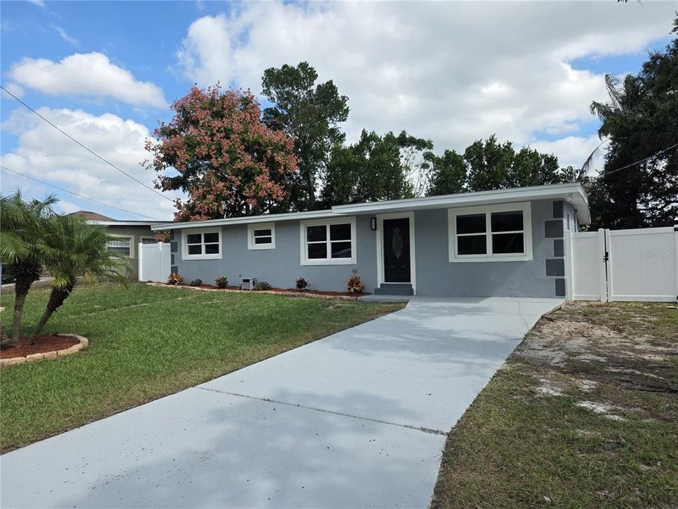 For Sale: $309,990 (4 beds, 2 baths, 1200 Square Feet)