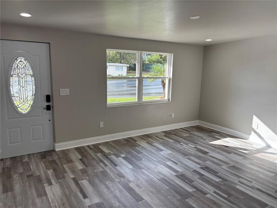 For Sale: $309,990 (4 beds, 2 baths, 1200 Square Feet)