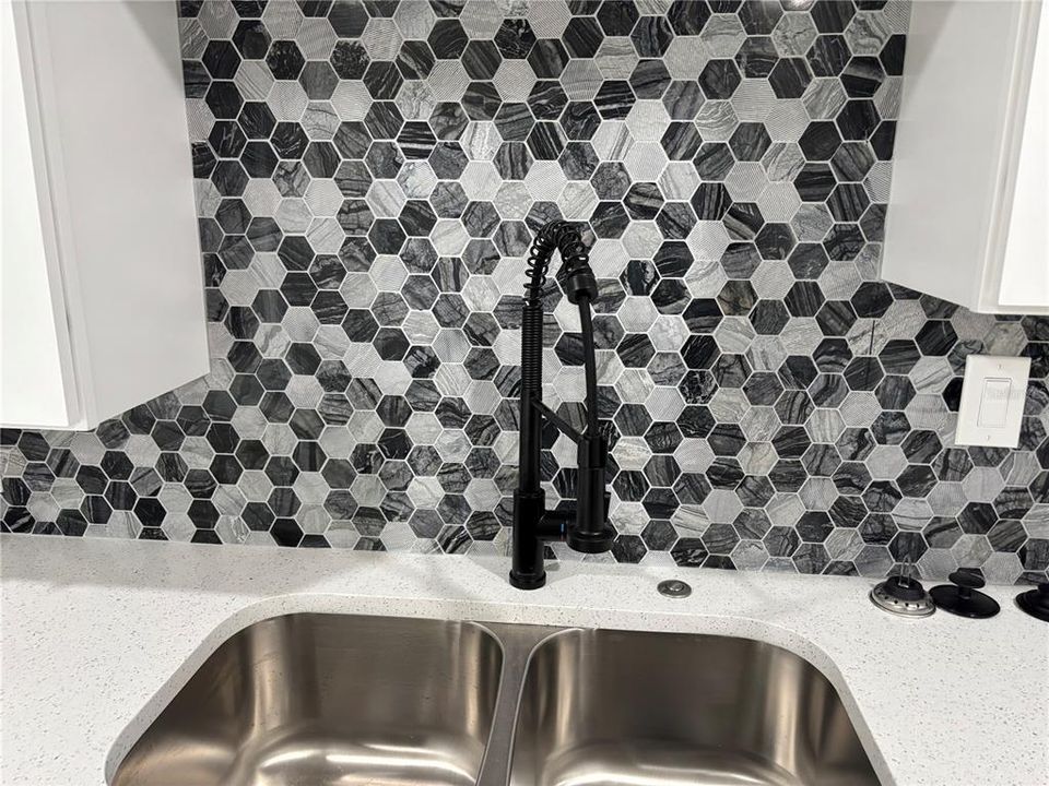 For Sale: $309,990 (4 beds, 2 baths, 1200 Square Feet)