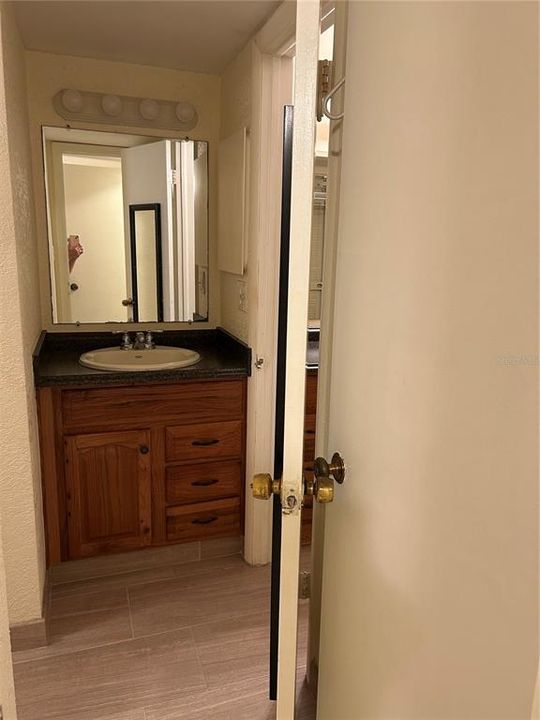 待售: $165,000 (2 贝兹, 1 浴室, 1098 平方英尺)