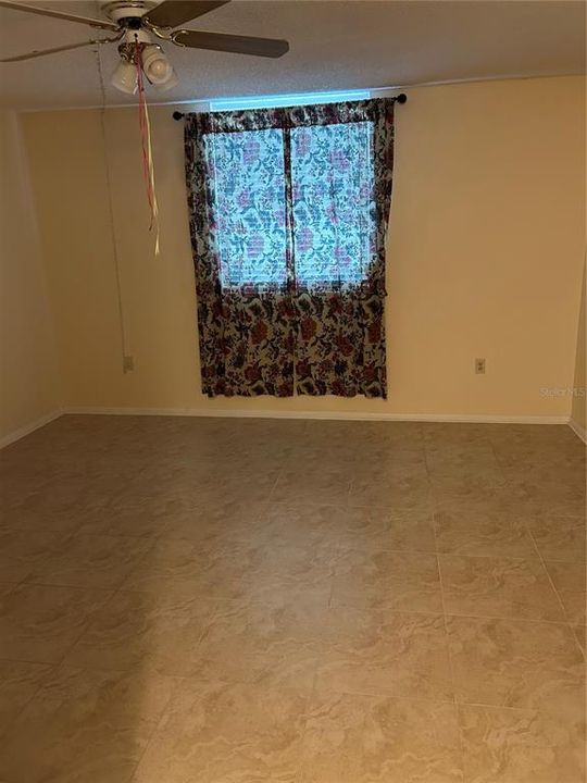 待售: $165,000 (2 贝兹, 1 浴室, 1098 平方英尺)