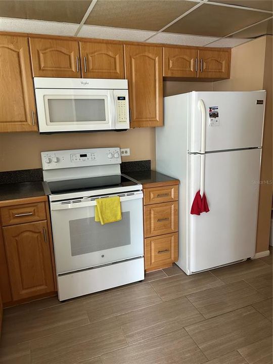 待售: $165,000 (2 贝兹, 1 浴室, 1098 平方英尺)