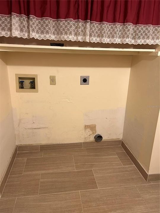 待售: $165,000 (2 贝兹, 1 浴室, 1098 平方英尺)