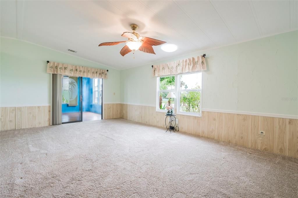 For Sale: $139,900 (2 beds, 2 baths, 1446 Square Feet)