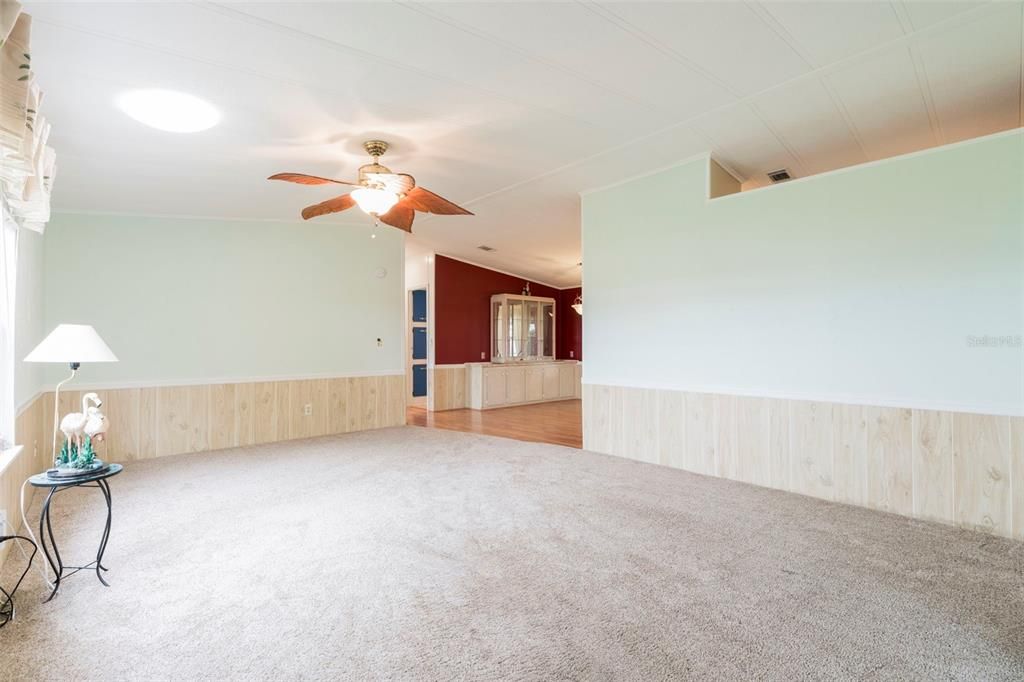 For Sale: $139,900 (2 beds, 2 baths, 1446 Square Feet)