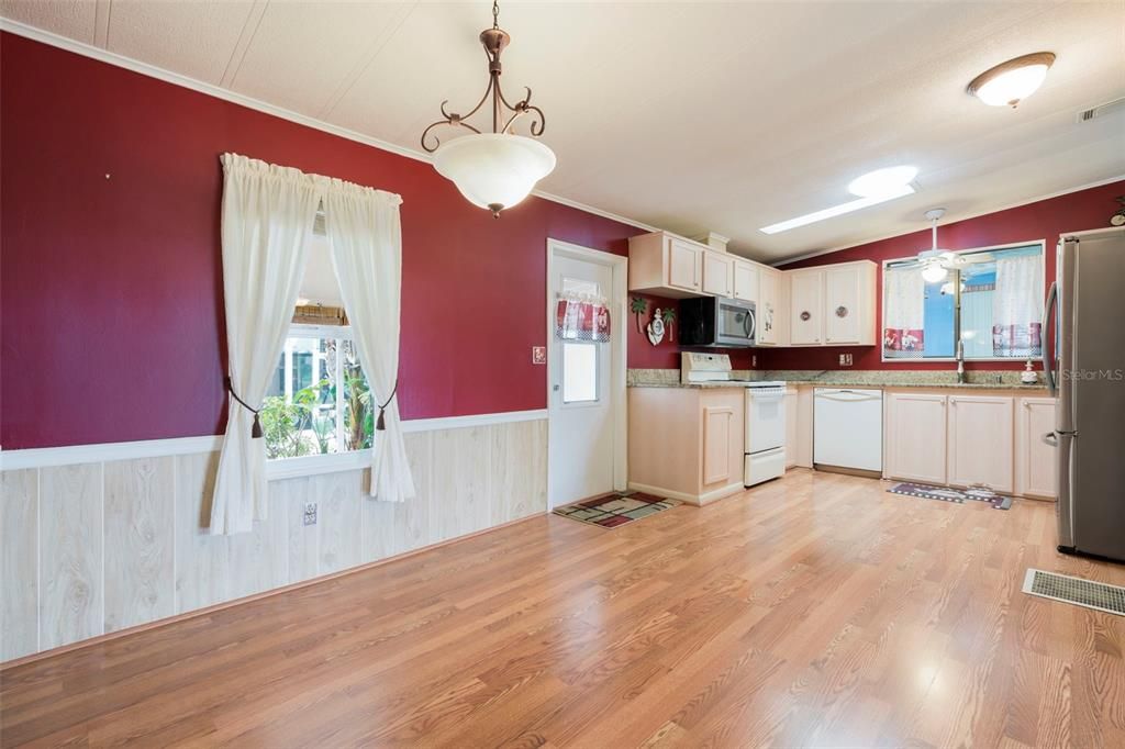 For Sale: $139,900 (2 beds, 2 baths, 1446 Square Feet)