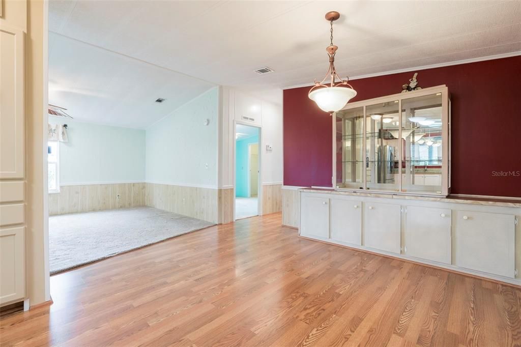 For Sale: $139,900 (2 beds, 2 baths, 1446 Square Feet)