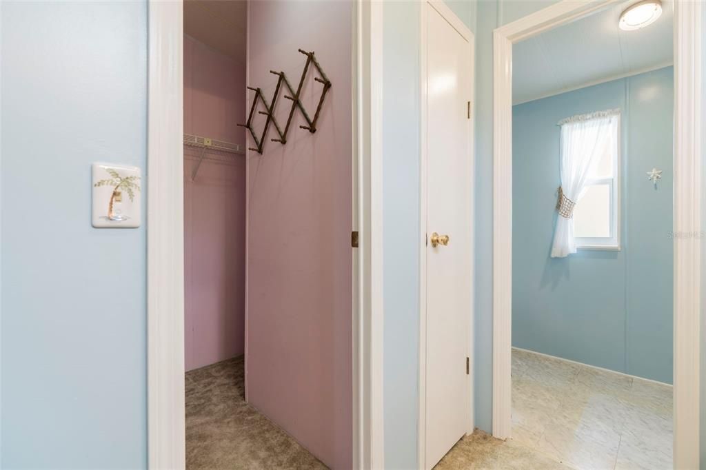 For Sale: $139,900 (2 beds, 2 baths, 1446 Square Feet)